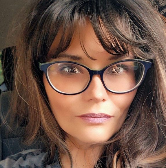 Meet your Posher, Michelle - Picture 1 of 1